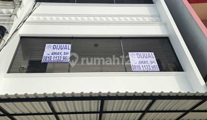 Dijual Ruko Ukuran Xl Cocok untuk Kantor, Cafe, Resto, Kost dan Komersial Lainnya di Mandala Utara Tomang Jakarta Barat LT 177 M² Dimensi 6,5 X 27 M² LB 420 M² Tingkat 4 Lantai Baru Renovasi. Kondisi Siap Pakai Listrik 13000 Watt Harga 11 M Nego.