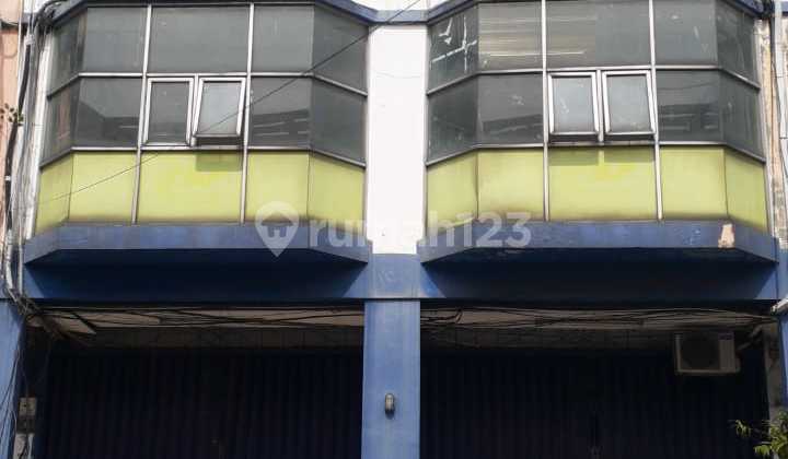 For Sale Cheapest Fast Sale Joined Shophouses in Cikarang Trade Center (CTC) Can Buy Just One. Unit Size Per Shophouse Land 5 X 15m² (75 M²) Building Area 175 M² 2.5 Floors SHM Suitable For Any Business. Can Buy One or Both Price Per Shophouse @750 Million/ Shophouse Negotiable