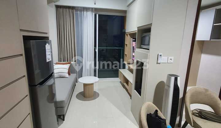 Apartemen Green Sedayu Connect dengan Mall 3 BR Hooked (Tipe Paling Besar) Ukuran 74 Meter 3 Kamar Tidur 2 Kamar Mandi Full Furnish Hadap Utara Lantai Middle (17) PPJB Harga: 1.6 M NJOP: 2.3 M