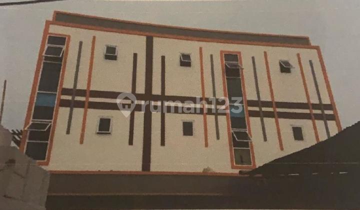 FOR SALE 3.75-story boarding house on Jalan Peta Barat, Kalideres, West Jakarta. Land area 485 m2 (13x37m2), building area 1200 m2, 56 bedrooms, 56 bathrooms. Fully occupied. First floor: can be rented to a minimarket. Passive income. Price 15 billion negotiable. 2