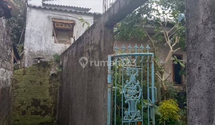 Rumah Tinggal dan ada 7 kontrakan Cimacan Puncak Luas Tanah 353 m2  ( 15 x 23 m2 ) Luas Bangunan 300 m2 Ada Rumah utama seluas 200 m2 Lingkungan aman. Pasif income ada 7 kontrakan @ 500 rb / kamar POV : Seberang Percis Hotel Novus Giri  Puncak Resort. Sam 1