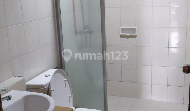 Dijual Apartment Thamrin Residence Lt 85 M2 2 BR 2 Km Ada Special Port untuk Parkir. Harga 1.9 M Nego