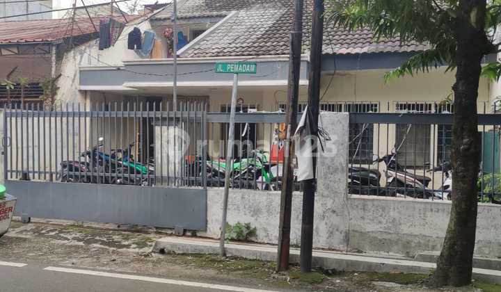 Di Jual Rumah Alamat : Jln. Pemadam Petojo Jakarta Pusat Luas Tanah : 245 M2 Lebar Depan: 10 M Panjang : 24,5 M Surat: SHM Hadap :Barat Bentuk Tanah : Kotak Harga : NJOP bisa Nego Harga 24,5 Juta / Harga : NJOP bisa Nego Total Harga 6,1 M Nego 2