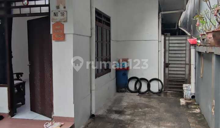 Dijual Rumah Karang Anyar Jak-Pus Luas Tanah 168 M² Luas Bangunan 200 M² Domensi 6 X 28 M² 1.5 Lantai 4 Kamar Tidur3 Kamar Mandi Listrik 3500 & 1200Watt Hadap Selatan SHM Carport 2 Mobil Harga Jual 3 M (Nett) 2
