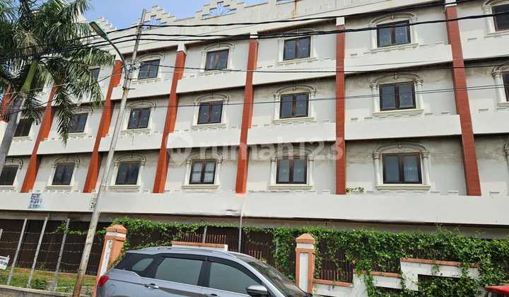 For Rent: Business Space/Seven (7 units) Connected Shophouses, Ready for Occupancy for Any Business. Land Area 1400 m2 (22.5 x 66 m2), Building Area 1900 m2. Electricity 6600 watts with 2 KWH meters (X2). Equipped with Elevator. 4.5 Floors. HGB Certificate. Price 500 million/Year Negotiable.