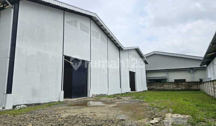 Di Jual Pabrik / Gudang Baru Lokasi Kawasan Industri Balara Barat. Tanggerang Banten Luas Tanah : 3.200 M2 Lb : +/- 2.700 M2 Sertifikat Shgb Harga Jual : 25 M [ Include Ppn ] Harga Sewa : 60.000 / M2 / Bulan. Total Harga Sewa 1,95 M / Tahun Nego