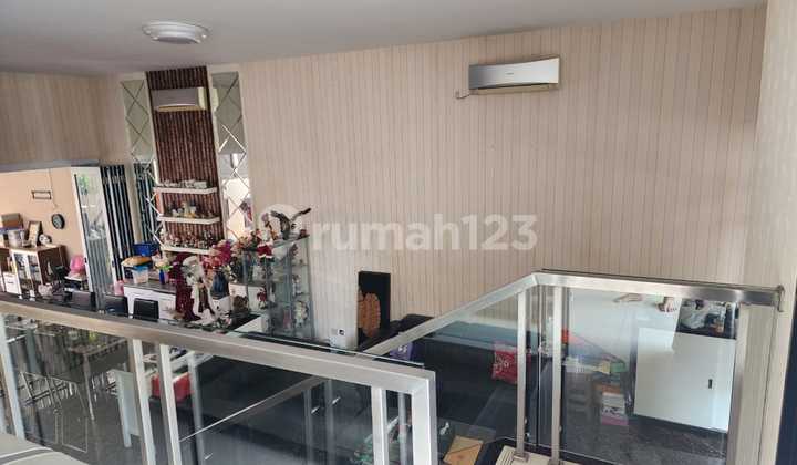 Mau Jual Cepat Rumah Citra Garden 6 Citra Garden Kalideres Pegadungan Jakarta Barat Cluster: Blue Ginger 2.5 Lantai Luas:240m 10M X 24M Bangunan: 300Mtr Full Furnis 5 Kamar Tidur, +1 Kmr Pembantu, 4 Kamar Mandi. Harga: Rp. 10 M (Nego) 2