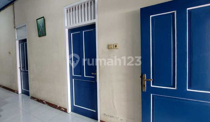 Dijual Rumah Siap Huni Perumahan Citra 1 Ext, Kalideres 2 Lantai Lt : 6 X 20 M² Lb +/- : 185 M² Kmr Tidur : 5 +1 Kmr Mandi : 2 (Didalam Kamar Utama 1 & 1 di Samping Dapur) Garasi : 2 Mobil Listrik : 2,200 Watt Row Jalan Besar Harga 1,750 M Nego