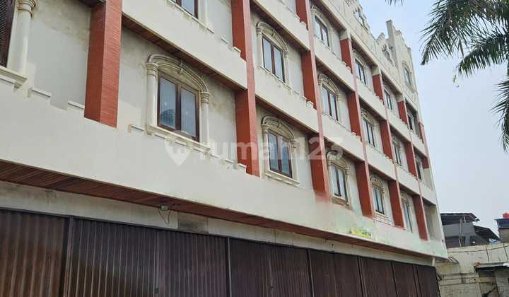 For Rent Fast... Seven Attached Shophouses (7 Units) Pakin Street, Pasar Ikan, North Jakarta, Land Area (1300 m2), Building Area 1900 m2, 4.5 Floors, Suitable for Business/Hotel/Restaurant/Function Hall/Other Commercial Spaces, Shophouse on Pakin Street, North Jakarta, 4.5 Floors. Certificate H.
