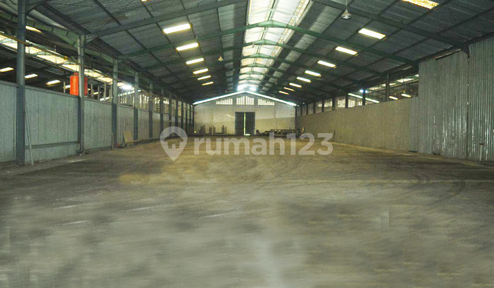 For Sale Land + Factory Jl. Daanmogot Land Area: 43,722 m² Building Area: 13,078 m² Total Office Area: 1,185 m² (2 Offices) Total Building Area: 11,623 m² (8 Buildings) Total Parking Area: 270 m² Electricity: 33,000 VA SHGB Floor Load Capacity: 3 Tons/m² Price: 7 Million/m² Total Price: 306 Billion Negotiable