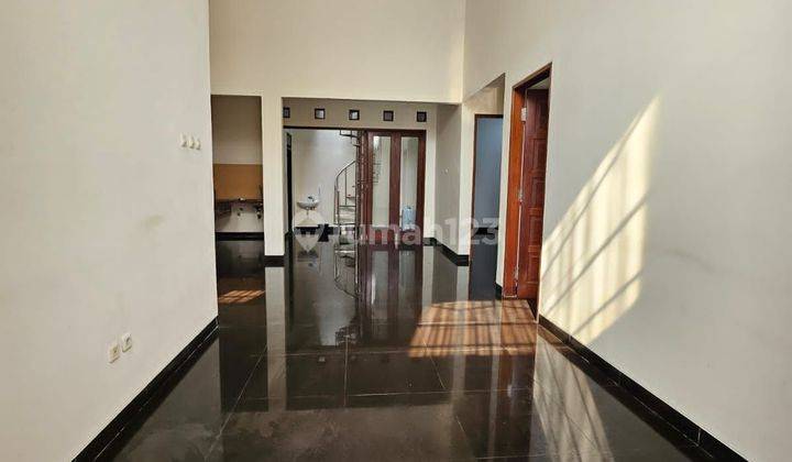 Disewa Rumah 2lt Lokasi Strategis Di Citra Gran 2