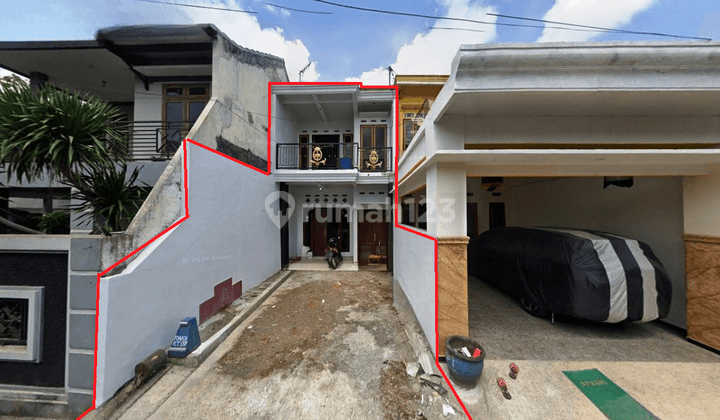 Rumah 2 Setengah Lantai Minimalis Modern di Jl Tutut Arjowinangun Kota Malang 1