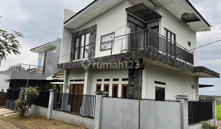 Rumah Hook 2 Lantai View Kebun Jeruk di Villa Bukit Tidar Kota Malang 1