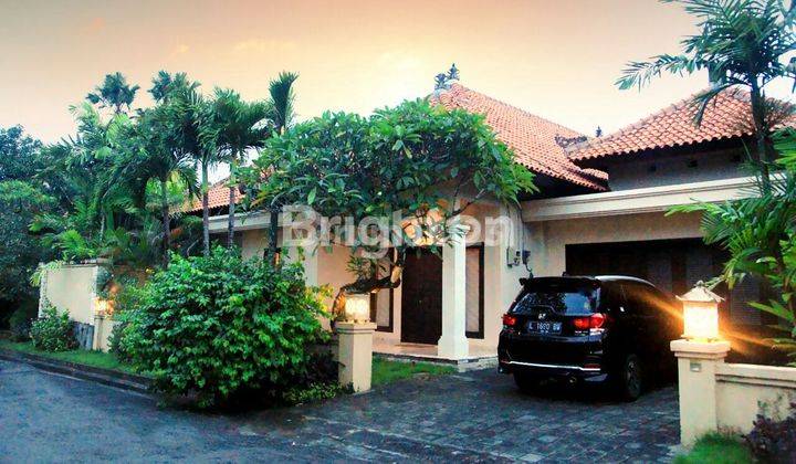 Beautiful Villa One Gate System Premium Housing Complex Location 5 Minutes to Toll Road 15 Minutes to Airport 1