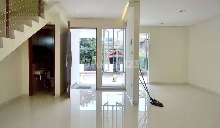 Rumah Modern Tropical Di Pejaten Barat Jakarta Selatan 2