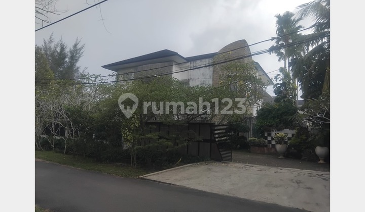 For Sale Luxury House LT:1239, LB:1000, 2 floors, SHM with fish pond and void with garden view, Akcaya area, Pontianak City