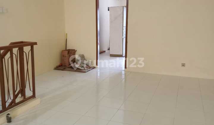 2-story Shophouse in Taman Cosmos, West Jakarta 2