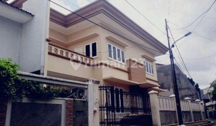 Rumah 2.Lt Terenovasi.di Taman Kedoya Baru. Jakarta Barat 1