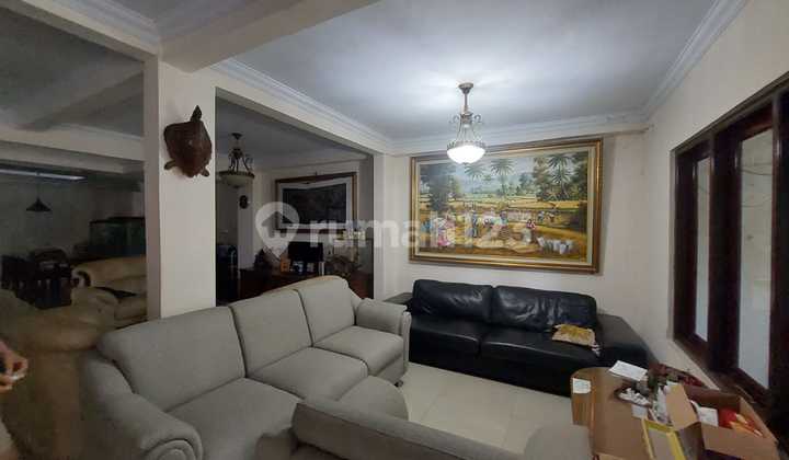 House. 2.5 Floors Green Garden in West Jakarta