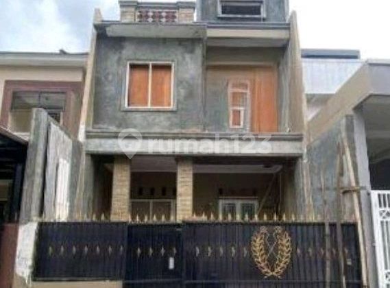 Metland Puri 3-Story House for Quick Sale, Strategic Location, Reduced Price.