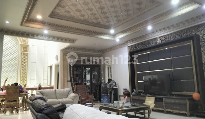 Luxurious Classic Style 3.5-Story House in Taman Palem Lestari, West Jakarta