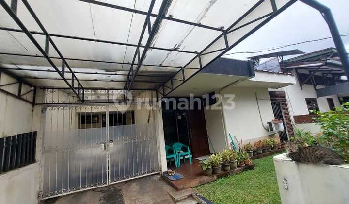 Rumah 1 1/4 LT Taman Kedoya Baru, Investasi Tepat, Nyaman dan Strategis, di Taman Kedoya Baru, Jarang Ada, Lokasi Strategis
