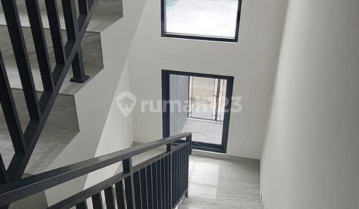 New 3-Story House in Taman Kedoya Baru 2