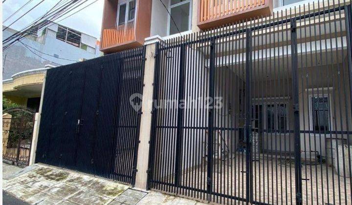RUMAH BARU 3 Lantai di Tomang, Jakarta Barat, Strategis dekat berbagai fasilitas 1