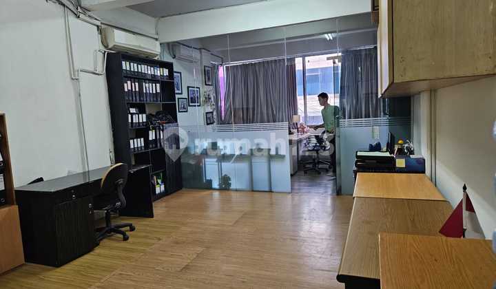 Sastra Graha 5-Story Shophouse on Jl Raya Perjuangan, West Jakarta, Strategic for Business, Close to Kebon Jeruk Toll Road, MNC, Wisma AKR, Siloam, and Other Public Facilities 2