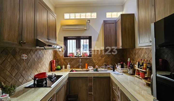 Rumah Nyaman 3 Lantai di Taman Kedoya Baru Jakarta Barat (E) 2