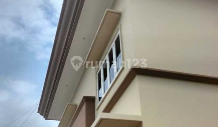 Rumah 2.Lt Terenovasi.di Taman Kedoya Baru. Jakarta Barat 2