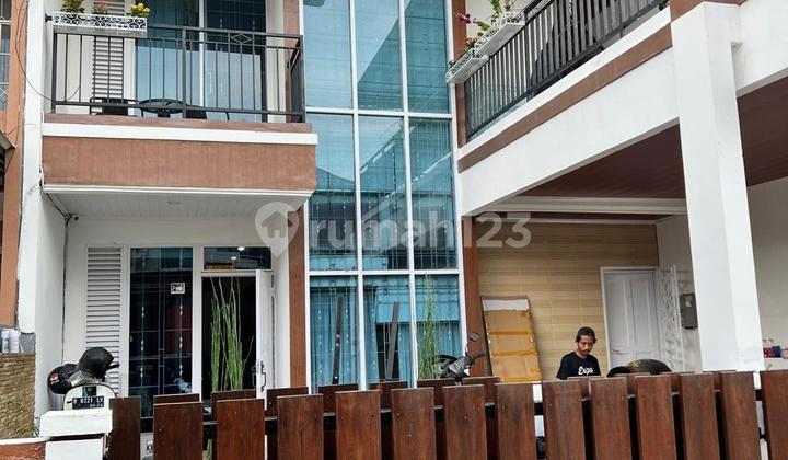Dijual Rumah 2 lantai di Taman Modern, Jakarta Timur.