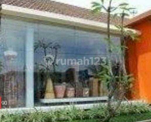 Dijual cepat Area Komersial  Rumah di pinggir Jl. K.H. Ahmad Dahlan Pontianak (Rumah Jepin)  Lokasi strategis di tengah pusat kota Pontianak Jl. K.H. Ahmad Dahlan  (Samping Kantor Pajak, SPBU, Depan Kantor Kejaksaan Negeri Pontianak).  Saat ini rumah dija