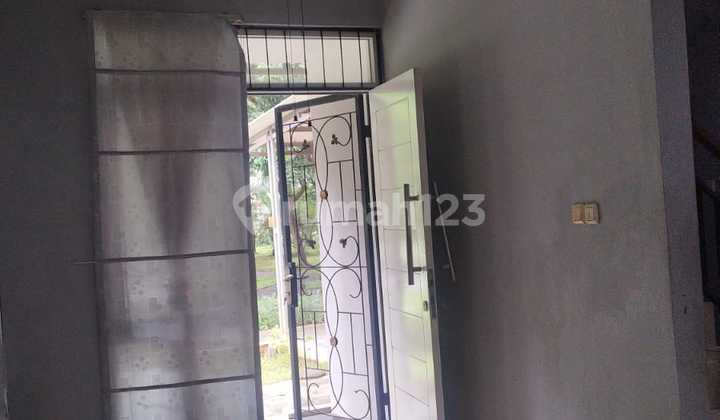 Water House in Valeria Metland Menteng Cluster 2