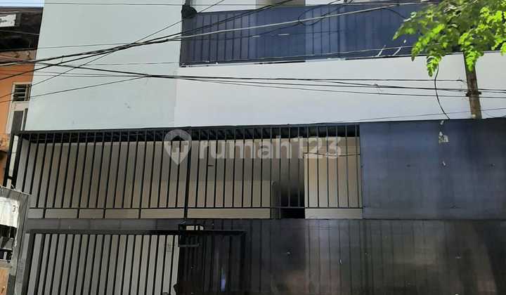 Dijual Rumah Kos2an 3 Lantai Lokasi Sangat strategis di Tanjung Duren, Jakarta Barat