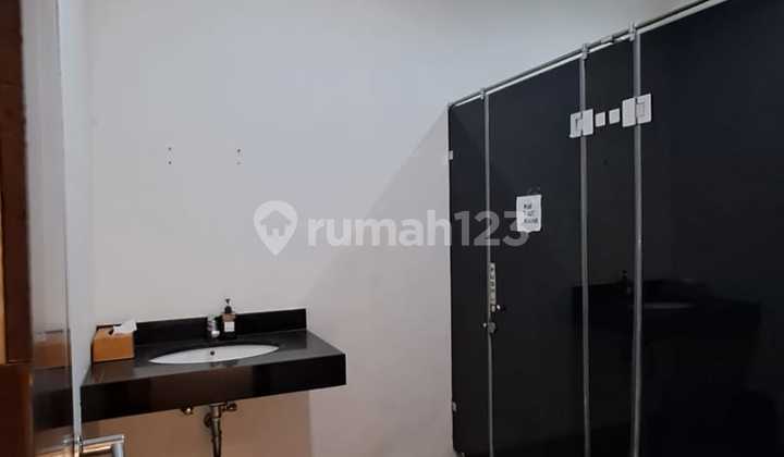 Disewa Rumah di Kemang Timur Jakarta Selatan, Luas dan Strategis! 2
