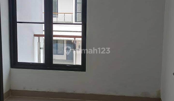 Baru Dan Strategis, Rumah 2 Lantai Disewakan di Bintaro Paradiso 2