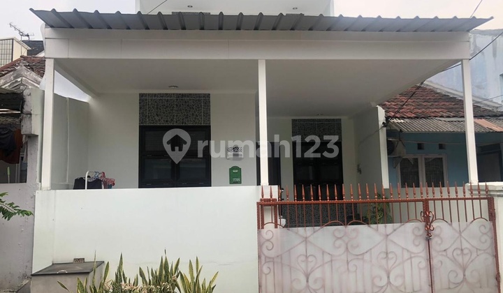 QUICK SALE 2-Story House (6 x 12) Renovated in Sector 6A Gading Serpong QUICK SALE 2-Story House (6 x 12) Renovated in Sector 6A Gading Serpong