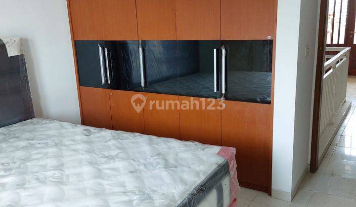 Rumah 2 Lantai Semi Furnished Siap Huni di Banjar Wijaya Cipondoh 1