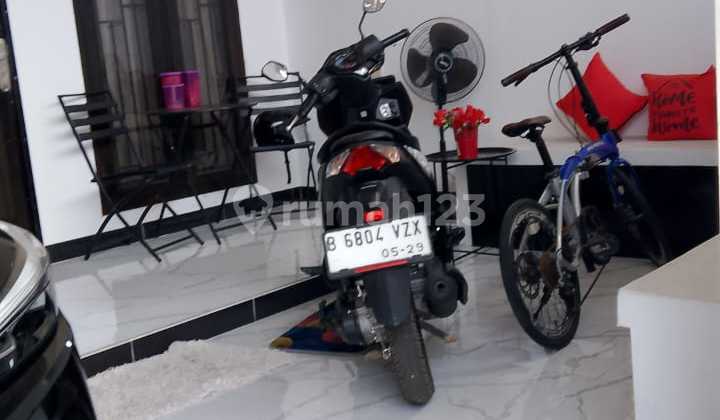 Dijual Rumah Bagus 3 Lantai Full Furnished Siap Huni di Taman Royal Tangerang 2