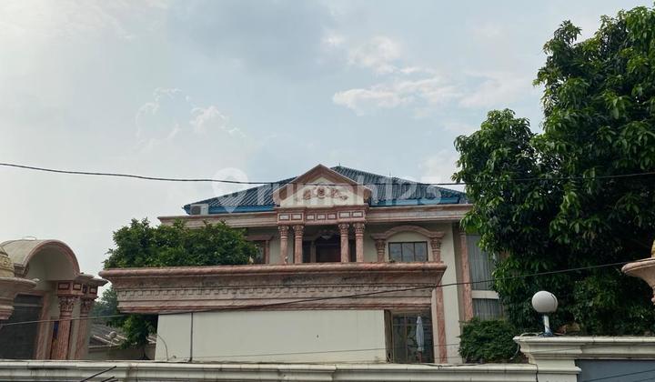 Rumah Mewah 2 Lantai dengan Kolam Renang Pribadi di Cipayung, Jakarta Timur - Dekat Sekolah, Mall, dan Bandara Halim 2