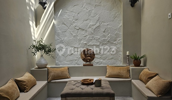 Rumah Hoek Tropical Design Harapan Indah – FULL FURNISHED