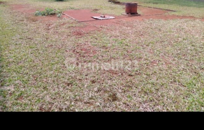 Rumah dengan Tanah yang Luas di Kramat Jati Rumah dengan Tanah yang Luas di Kramat Jati