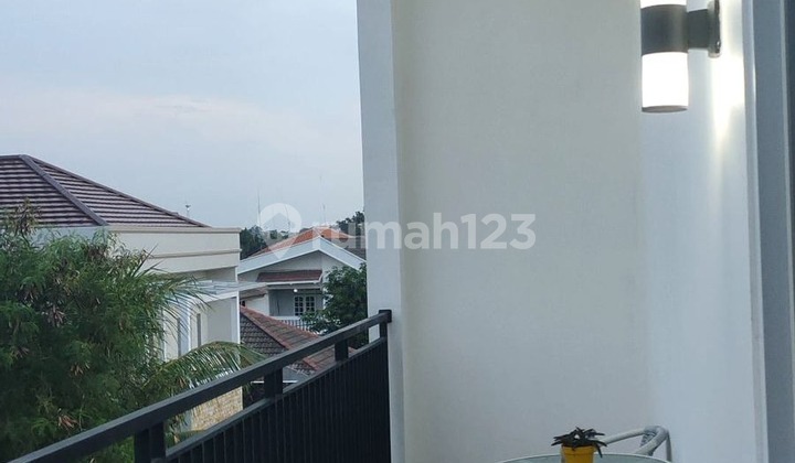Rumah Mewah 3 Lantai di Komplek Jatibening Baru, Bekasi 2