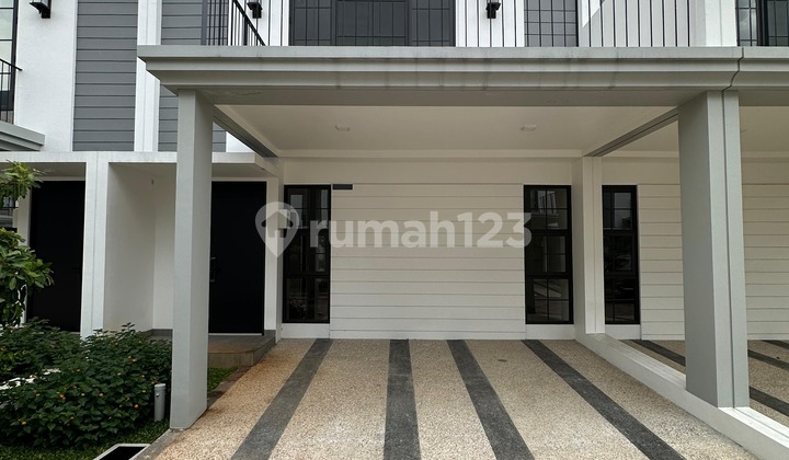 Rumah 3 Lantai dengan Attic Room di Maison, JGC