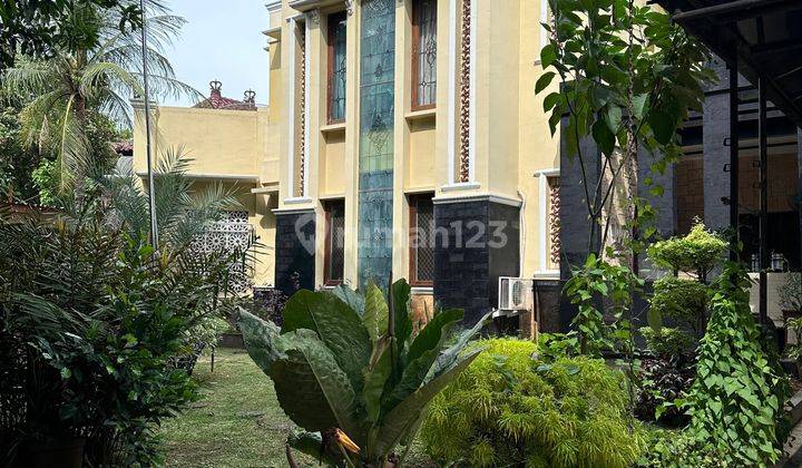 Strategis Rumah Mewah Paviliun Dengan Kolam Renang Dan Lapangan Tenis di Pondok Kelapa 1