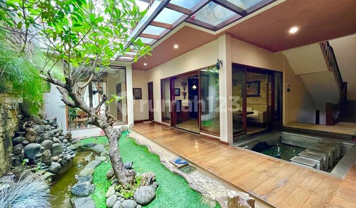 Rumah Mewah Nuansa Bali di Villa Permata Gading