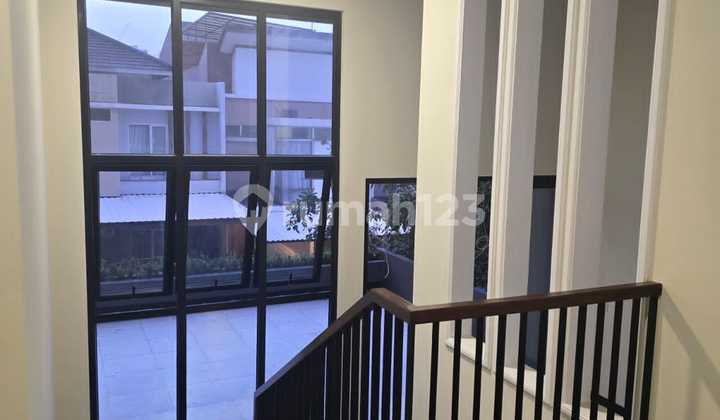  Rumah Hoek Mewah 3 Lantai dengan Mezzanine Cantik dan Lift Minimalis, Kayu Putih, Duren Sawit 2