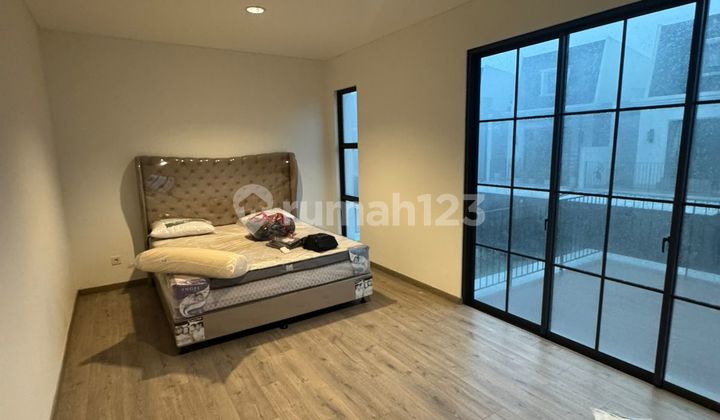 Rumah Maison De Wisteria Type C Semi Furnish Jakarta