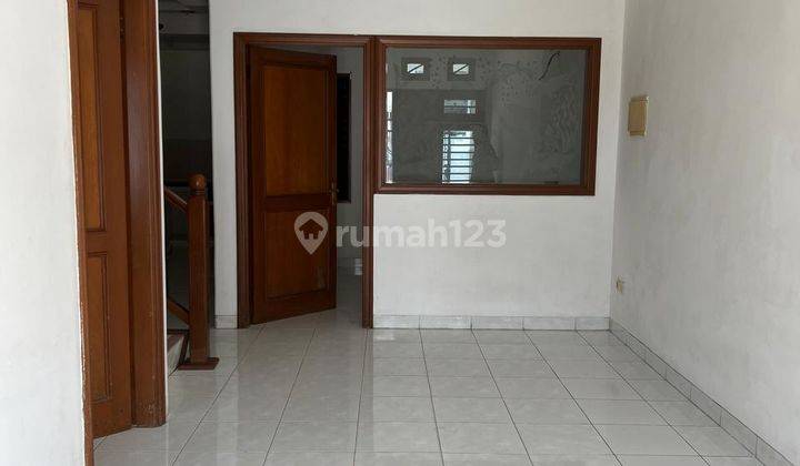 Disewa Rumah Ideal 2 Lantai di Janur Asri, Kelapa Gading, Jakarta Utara 1